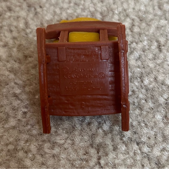 Vintage Collectible Schleich Papa Smurf with Pipe in Rocking Chair Action Figure - Picture 8 of 12